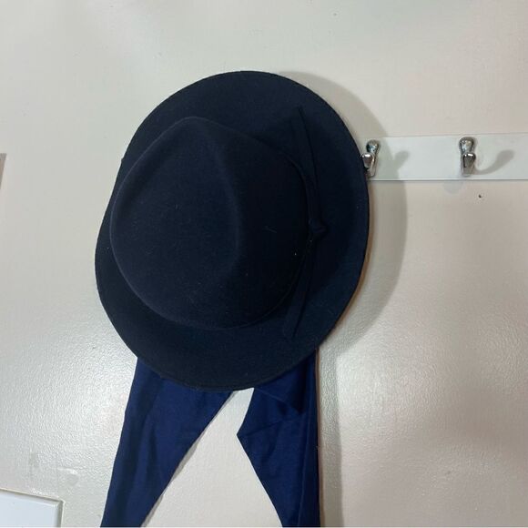 Ruth Alan designs WOOL hat - Picture 6 of 7